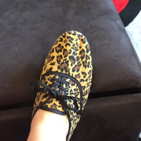 Cheetah printed flat sneakers - Picture 2 of 3